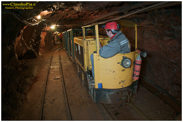 mine, cave, miniera, underground, photography, nature photographer, gambatesa, train